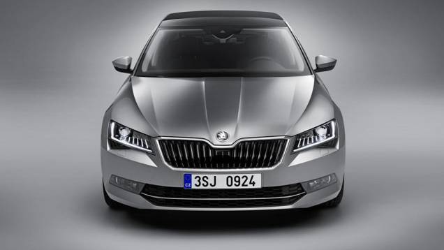 Entre os itens opcionais, destaque para os faróis bi-xenônio com luzes diurnas de LED integradas | <a href="https://gutenberg.quatrorodas.abril.com.br/noticias/saloes/genebra-2015/skoda-oficializa-superb-2015-837603.shtml" rel="migration">Leia mais</a> Entre os itens opcionais, destaque para os faróis bi-xenônio com luzes diurnas de LED integradas | <a href="https://gutenberg.quatrorodas.abril.com.br/noticias/saloes/genebra-2015/skoda-oficializa-superb-2015-837603.shtml" rel="migration">Leia mais</a>