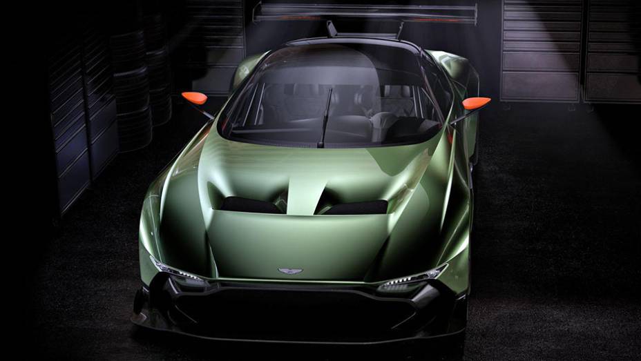 Ele é descrito pela montadora como "a mais intensa e entusiasmante criação" já feita por ela | <a href="https://gutenberg.quatrorodas.abril.com.br/noticias/saloes/genebra-2015/aston-martin-vulcan-revelado-840800.shtml" rel="migration">Leia mais</a>