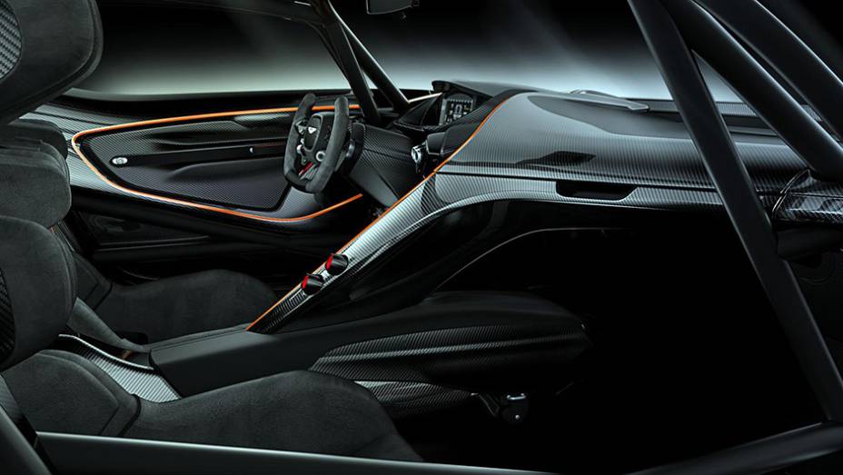 Em termos de condução, o carro tem controle de tração variável e amortecedores ajustáveis | <a href="https://gutenberg.quatrorodas.abril.com.br/noticias/saloes/genebra-2015/aston-martin-vulcan-revelado-840800.shtml" rel="migration">Leia mais</a>