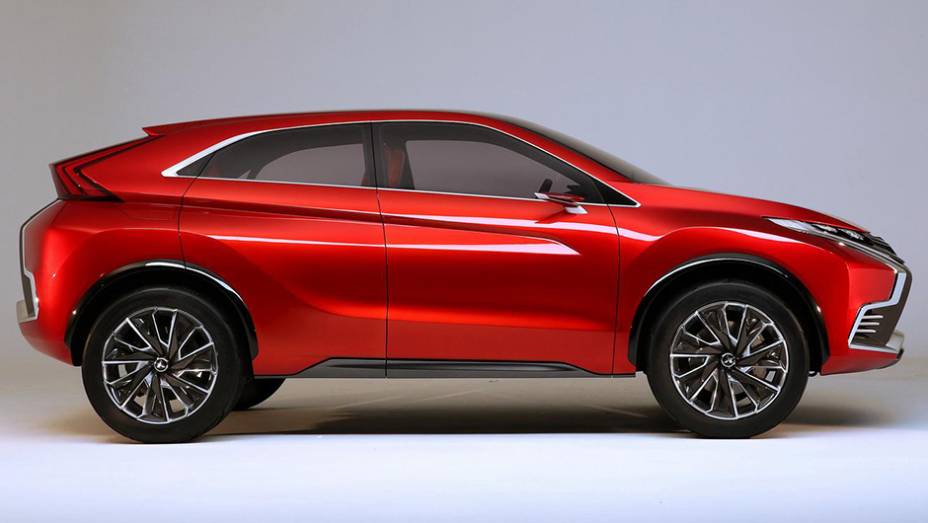 ... afinal, o modelo é uma evolução do XR-PHEV concept, apresentado originalmente no Salão de Tóquio de 2013 | <a href="https://gutenberg.quatrorodas.abril.com.br/noticias/saloes/genebra-2015/mitsubishi-mostra-concept-xr-phev-ii-840883.shtml" rel="migration">Leia mais</a>