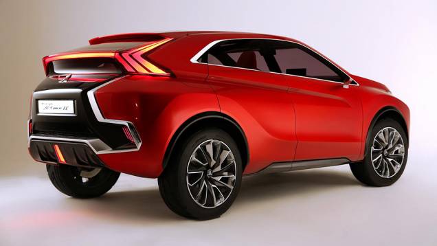 Discretas modificações visuais foram feitas no conceitual | <a href="https://gutenberg.quatrorodas.abril.com.br/noticias/saloes/genebra-2015/mitsubishi-mostra-concept-xr-phev-ii-840883.shtml" rel="migration">Leia mais</a> Discretas modificações visuais foram feitas no conceitual | <a href="https://gutenberg.quatrorodas.abril.com.br/noticias/saloes/genebra-2015/mitsubishi-mostra-concept-xr-phev-ii-840883.shtml" rel="migration">Leia mais</a>