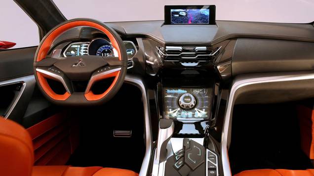 A motorização do Concept XR-PHEV II é híbrida plug-in, mesclando um motor a combustão e um motor elétrico, este com 163 cavalos de potência | <a href="https://gutenberg.quatrorodas.abril.com.br/noticias/saloes/genebra-2015/mitsubishi-mostra-concept-xr-phev-ii-840883." rel="migration"></a> A motorização do Concept XR-PHEV II é híbrida plug-in, mesclando um motor a combustão e um motor elétrico, este com 163 cavalos de potência | <a href="https://gutenberg.quatrorodas.abril.com.br/noticias/saloes/genebra-2015/mitsubishi-mostra-concept-xr-phev-ii-840883." rel="migration"></a>
