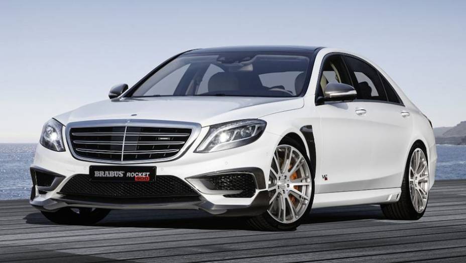 Refinamento e muitos cavalos: esse é o Brabus Rocket 900, baseado no Mercedes-Benz Classe S | <a href="https://gutenberg.quatrorodas.abril.com.br/noticias/saloes/genebra-2015/brabus-exibe-classe-s-rocket-900-841942.shtml" rel="migration">Leia mais</a>