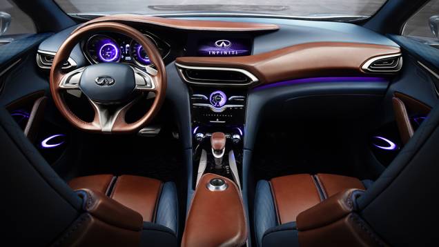 Por dentro, o modelo tem revestimento em couro de dois tons (marrom escuro e azul) | <a href="https://gutenberg.quatrorodas.abril.com.br/noticias/saloes/genebra-2015/infiniti-mostra-qx30-concept-837863.shtml" rel="migration">Leia mais</a> Por dentro, o modelo tem revestimento em couro de dois tons (marrom escuro e azul) | <a href="https://gutenberg.quatrorodas.abril.com.br/noticias/saloes/genebra-2015/infiniti-mostra-qx30-concept-837863.shtml" rel="migration">Leia mais</a>
