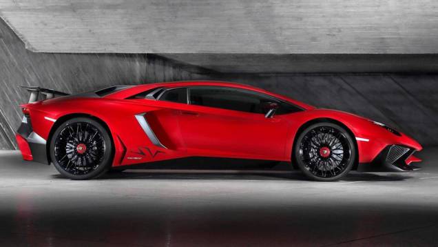 O bloco 6.5 V12 naturalmente aspirado passa a entregar 750 cavalos, 50 cv a mais do que antes | <a href="https://gutenberg.quatrorodas.abril.com.br/noticias/saloes/genebra-2015/lamborghini-apresenta-aventador-superveloce-842600.shtml" rel="migration">Leia mais</a> O bloco 6.5 V12 naturalmente aspirado passa a entregar 750 cavalos, 50 cv a mais do que antes | <a href="https://gutenberg.quatrorodas.abril.com.br/noticias/saloes/genebra-2015/lamborghini-apresenta-aventador-superveloce-842600.shtml" rel="migration">Leia mais</a>