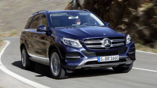 Se você acha que já viu esse carro antes, está certo. O GLE é, na verdade, o facelift rebatizado do antigo Classe M | <a href="https://gutenberg.quatrorodas.abril.com.br/noticias/saloes/new-york-2015/mercedes-benz-revela-gle-2016-851477.shtml" rel="migration">Leia mais</a> Se você acha que já viu esse carro antes, está certo. O GLE é, na verdade, o facelift rebatizado do antigo Classe M | <a href="https://gutenberg.quatrorodas.abril.com.br/noticias/saloes/new-york-2015/mercedes-benz-revela-gle-2016-851477.shtml" rel="migration">Leia mais</a>