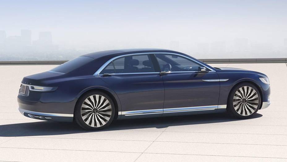 O Continental Concept é equipado com motor EcoBoost 3.0 V6 | <a href="https://gutenberg.quatrorodas.abril.com.br/noticias/saloes/new-york-2015/lincoln-ressuscita-nome-continental-carro-conceito-851946.shtml" rel="migration">Leia mais</a>