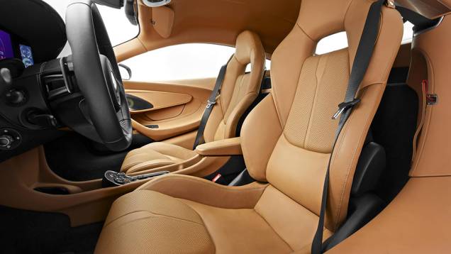 Por dentro, o modelo ostenta bancos esportivos (opcionalmente, revestidos em couro Nappa ou Alcantara)... | <a href="https://gutenberg.quatrorodas.abril.com.br/noticias/saloes/new-york-2015/mclaren-570s-oficialmente-apresentado-852108.shtml" rel="migration">Leia mais</a> Por dentro, o modelo ostenta bancos esportivos (opcionalmente, revestidos em couro Nappa ou Alcantara)... | <a href="https://gutenberg.quatrorodas.abril.com.br/noticias/saloes/new-york-2015/mclaren-570s-oficialmente-apresentado-852108.shtml" rel="migration">Leia mais</a>