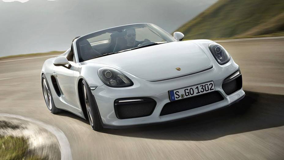 O Porsche Boxster Spyder ganhou para-choques inspirados nos do Cayman GT4 | <a href="https://gutenberg.quatrorodas.abril.com.br/noticias/saloes/new-york-2015/porsche-apresenta-novo-boxster-spyder-852331.shtml" rel="migration">Leia mais</a>