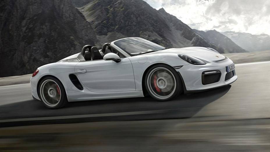 No que diz respeito &agrave; motoriza&ccedil;&atilde;o, o novo Boxster Spyder traz bloco 3.8 de seis cilindros que oferece 370 cavalos | <a href="https://gutenberg.quatrorodas.abril.com.br/noticias/saloes/new-york-2015/porsche-apresenta-novo-boxster-spyder-852331.shtml" rel="migration">Leia mais</a>