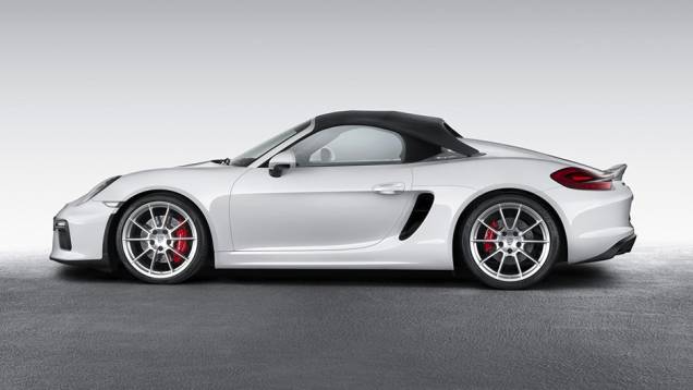 O conversível chega ao mercado europeu em julho, com preço definido em 79.945 euros | <a href="https://gutenberg.quatrorodas.abril.com.br/noticias/saloes/new-york-2015/porsche-apresenta-novo-boxster-spyder-852331.shtml" rel="migration">Leia mais</a> O conversível chega ao mercado europeu em julho, com preço definido em 79.945 euros | <a href="https://gutenberg.quatrorodas.abril.com.br/noticias/saloes/new-york-2015/porsche-apresenta-novo-boxster-spyder-852331.shtml" rel="migration">Leia mais</a>