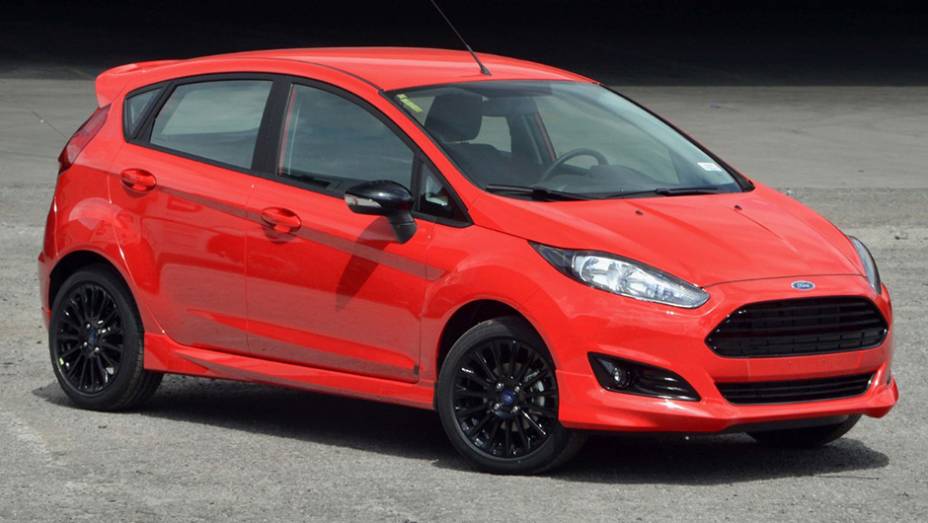 O Ford New Fiesta Sport já está disponível nas lojas da marca no País por R$ 58.990 | <a href="https://gutenberg.quatrorodas.abril.com.br/noticias/fabricantes/new-fiesta-sport-aparece-site-oficial-ford-853100.shtml" rel="migration">Leia mais</a>