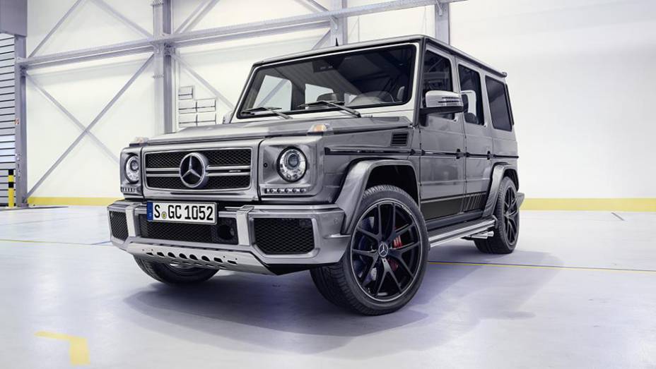 Sutis diferenças visuais podem ser percebidas no facelift da Classe G, como para-choques na cor da carroceria desde a versão de entrada | <a href="https://gutenberg.quatrorodas.abril.com.br/noticias/fabricantes/mercedes-benz-classe-g-recebe-facelift-860921.shtml" rel="migration">Leia</a>