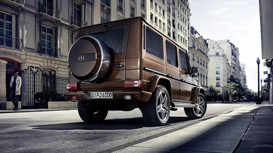 Outra novidade é a AMG Edition 463, com características esportivas visualmente | <a href="https://gutenberg.quatrorodas.abril.com.br/noticias/fabricantes/mercedes-benz-classe-g-recebe-facelift-860921.shtml" rel="migration">Leia mais</a>