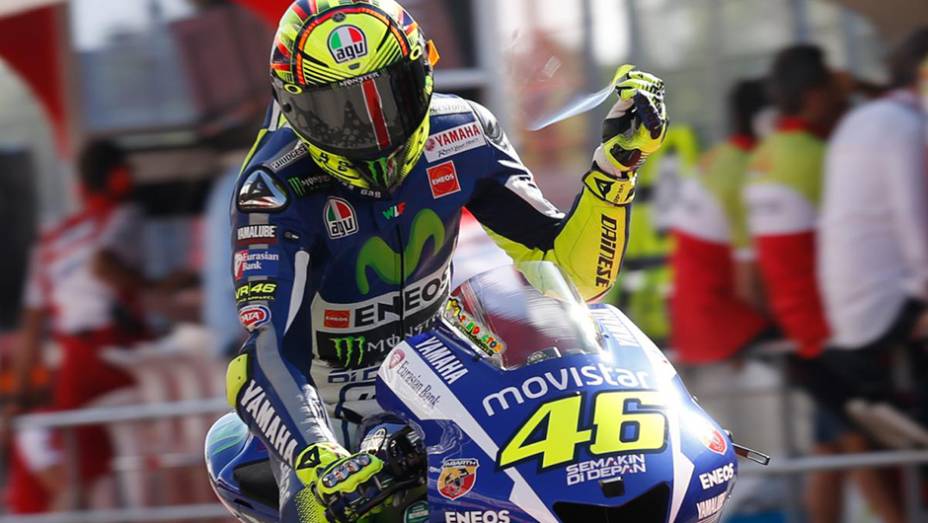 Seu companheiro, o italiano Valentino Rossi, ficou com a segunda colocação | <a href="https://gutenberg.quatrorodas.abril.com.br/moto/galerias/competicoes/motogp-2015-catalunha-876720.shtml" rel="migration">Leia mais</a>