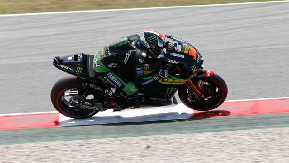 Bradley Smith obteve a quinta posição na prova catalã | <a href="https://gutenberg.quatrorodas.abril.com.br/moto/galerias/competicoes/motogp-2015-catalunha-876720.shtml" rel="migration">Leia mais</a>