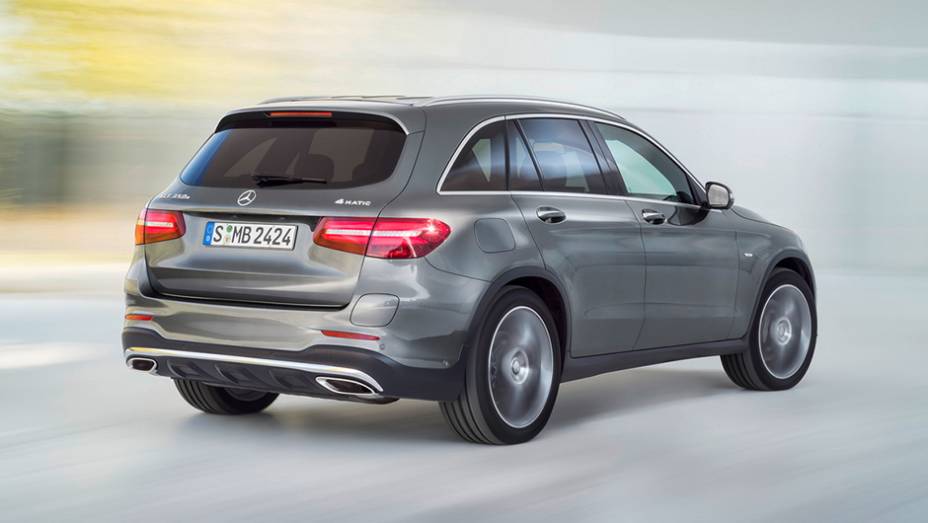 O modelo chega ao mercado europeu com duas versões movidas a diesel e uma a gasolina | <a href="https://gutenberg.quatrorodas.abril.com.br/noticias/fabricantes/mercedes-benz-enfim-apresenta-glc-877760.shtml" rel="migration">Leia mais</a> O modelo chega ao mercado europeu com duas versões movidas a diesel e uma a gasolina | <a href="https://gutenberg.quatrorodas.abril.com.br/noticias/fabricantes/mercedes-benz-enfim-apresenta-glc-877760.shtml" rel="migration">Leia mais</a>