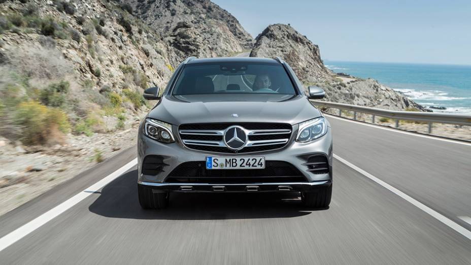 Também está disponível a 350e, plug-in híbrida, de 320 cv | <a href="https://gutenberg.quatrorodas.abril.com.br/noticias/fabricantes/mercedes-benz-enfim-apresenta-glc-877760.shtml" rel="migration">Leia mais</a>