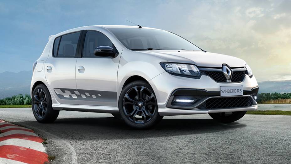 O Sandero RS destinado ao mercado latino-americano é o primeiro modelo da Renault Sport não-concebido para a Europa | <a href="https://gutenberg.quatrorodas.abril.com.br/noticias/saloes/buenos-aires-2015/renault-exibe-duster-picape-sandero-r-s-877281.shtml" rel="migration"></a>