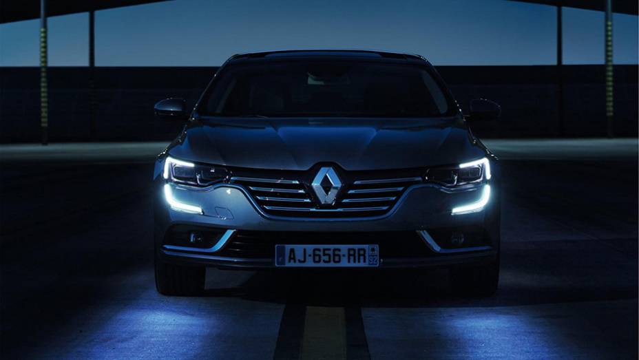 Está disponível também a versão de luxo Initiale Paris, com cor de carroceria exclusiva | <a href="https://gutenberg.quatrorodas.abril.com.br/noticias/fabricantes/oficializado-renault-talisman-tera-cinco-opcoes-motorizacao-884941.shtml" rel="migration">Leia mais</a>