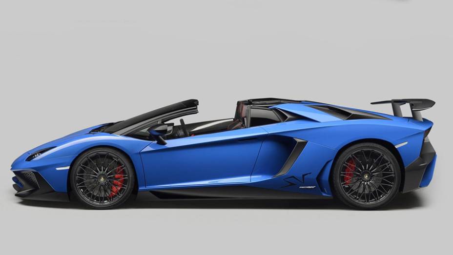 Destaque também para um vidro elétrico traseiro, que pode ser acionado para redução do ruído | <a href="https://gutenberg.quatrorodas.abril.com.br/noticias/fabricantes/lamborghini-aventador-sv-roadster-obra-arte-896220.shtml" target="_blank" rel="migration">Leia mais</a> Destaque também para um vidro elétrico traseiro, que pode ser acionado para redução do ruído | <a href="https://gutenberg.quatrorodas.abril.com.br/noticias/fabricantes/lamborghini-aventador-sv-roadster-obra-arte-896220.shtml" target="_blank" rel="migration">Leia mais</a>