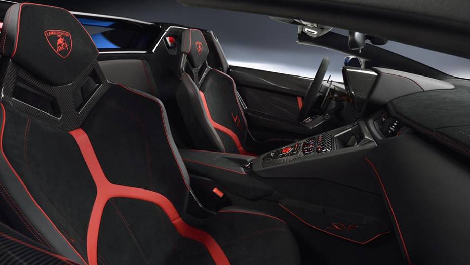 Apenas 500 unidades do conversível serão produzidas e vendidas | <a href="https://gutenberg.quatrorodas.abril.com.br/noticias/fabricantes/lamborghini-aventador-sv-roadster-obra-arte-896220.shtml" target="_blank" rel="migration">Leia mais</a> Apenas 500 unidades do conversível serão produzidas e vendidas | <a href="https://gutenberg.quatrorodas.abril.com.br/noticias/fabricantes/lamborghini-aventador-sv-roadster-obra-arte-896220.shtml" target="_blank" rel="migration">Leia mais</a>