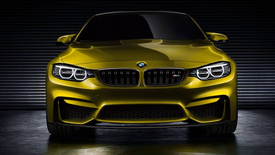 O estilo agressivo &eacute; escancarado na frente, que tem para-choques com entradas de ar maiores e tomada de ar no cap&ocirc; | <a href="https://gutenberg.quatrorodas.abril.com.br/noticias/fabricantes/bmw-mostra-fotos-concept-m4-750070.shtml" rel="migration">Leia mais</a>