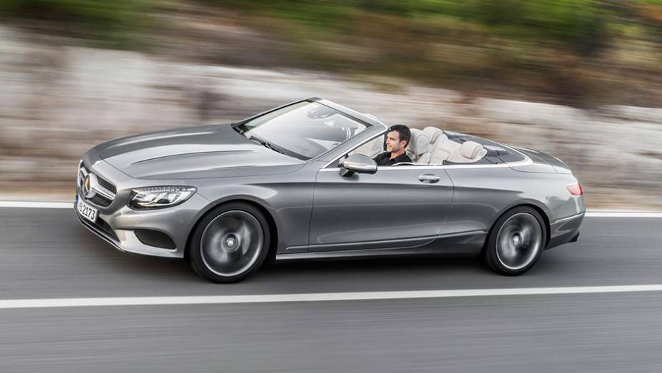 Em termos de design, o modelo se assemelha ao já conhecido Classe S Coupe <a href="https://gutenberg.quatrorodas.abril.com.br/noticias/fabricantes/mercedes-benz-resgata-antiga-tradicao-classe-s-cabriolet-901700.shtml" target="_blank" rel="migration">Leia mais</a> Em termos de design, o modelo se assemelha ao já conhecido Classe S Coupe <a href="https://gutenberg.quatrorodas.abril.com.br/noticias/fabricantes/mercedes-benz-resgata-antiga-tradicao-classe-s-cabriolet-901700.shtml" target="_blank" rel="migration">Leia mais</a>