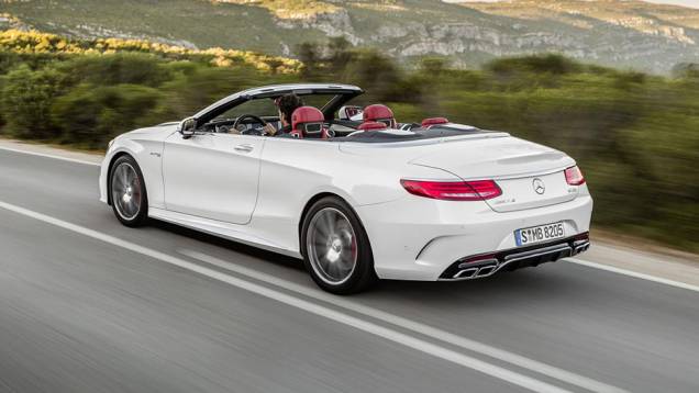 Há duas versões de motorização: S500, com bloco 4.7 V8 de 455 cv, e S63 AMG, com bloco 5.5 V8 de 585 cv <a href="https://gutenberg.quatrorodas.abril.com.br/noticias/fabricantes/mercedes-benz-resgata-antiga-tradicao-classe-s-cabriolet-901700.shtml" target="_blank" rel="migration">Leia m</a> Há duas versões de motorização: S500, com bloco 4.7 V8 de 455 cv, e S63 AMG, com bloco 5.5 V8 de 585 cv <a href="https://gutenberg.quatrorodas.abril.com.br/noticias/fabricantes/mercedes-benz-resgata-antiga-tradicao-classe-s-cabriolet-901700.shtml" target="_blank" rel="migration">Leia m</a>