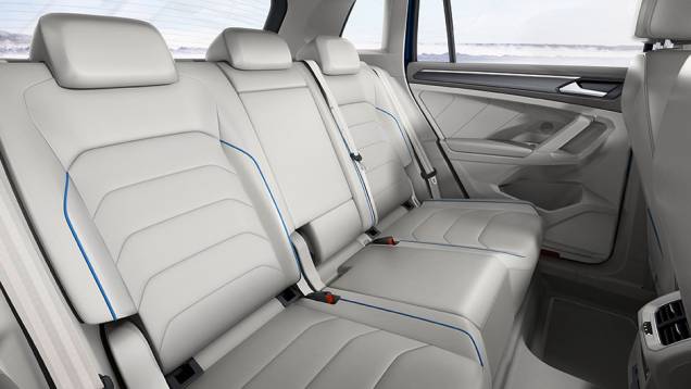 O lançamento do novo Tiguan no mercado global está previsto para abril de 2016 | <a href="https://gutenberg.quatrorodas.abril.com.br/noticias/fabricantes/nova-geracao-volkswagen-tiguan-salto-tecnologico-904880.shtml" target="_blank" rel="migration">Leia mais</a> O lançamento do novo Tiguan no mercado global está previsto para abril de 2016 | <a href="https://gutenberg.quatrorodas.abril.com.br/noticias/fabricantes/nova-geracao-volkswagen-tiguan-salto-tecnologico-904880.shtml" target="_blank" rel="migration">Leia mais</a>