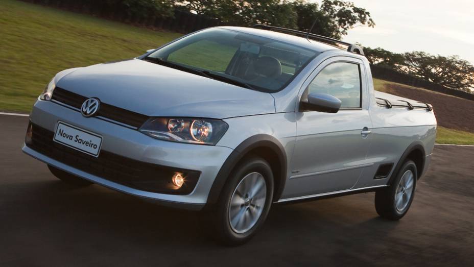 A configura&ccedil;&atilde;o b&aacute;sica fica bem mais atraente com o pacote Trend, que adiciona para-choques na cor do carro, calotas e outros itens | <a href="https://gutenberg.quatrorodas.abril.com.br/carros/lancamentos/vw-saveiro-2014-738896.shtml" rel="migration">Leia mais</a>