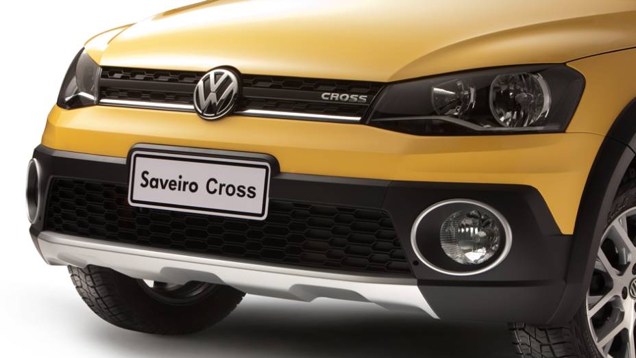 Detalhe da frente com grade exclusiva e os enormes far&oacute;is auxiliares com molduras cromadas | <a href="https://gutenberg.quatrorodas.abril.com.br/carros/lancamentos/vw-saveiro-2014-738896.shtml" rel="migration">Leia mais</a>