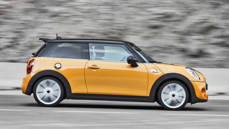 A apresentação mundial do novo Cooper será realizada simultaneamente nos Salões de Los Angeles e Tóquio | <a href="https://gutenberg.quatrorodas.abril.com.br/carros/lancamentos/mini-cooper-2014-760542.shtml" rel="migration">Leia mais</a>