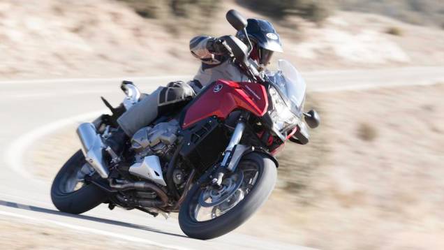 Um dos maiores atrativos da VFR 1200X Crosstourer promete ser o câmbio de dupla embreagem | <a href="%20https://gutenberg.quatrorodas.abril.com.br/moto/noticias/honda-vfr-1200x-crosstourer-729192.shtml" rel="migration">Leia mais</a> Um dos maiores atrativos da VFR 1200X Crosstourer promete ser o câmbio de dupla embreagem | <a href="%20https://gutenberg.quatrorodas.abril.com.br/moto/noticias/honda-vfr-1200x-crosstourer-729192.shtml" rel="migration">Leia mais</a>