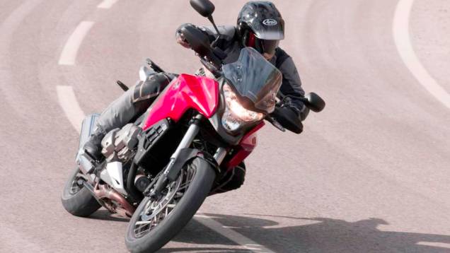 Em termos de segurança, a aventureira chega com o sistema Combined ABS (C-ABS) de freios e controle de tração. | <a href="%20https://gutenberg.quatrorodas.abril.com.br/moto/noticias/honda-vfr-1200x-crosstourer-729192.shtml" rel="migration">Leia mais</a> Em termos de segurança, a aventureira chega com o sistema Combined ABS (C-ABS) de freios e controle de tração. | <a href="%20https://gutenberg.quatrorodas.abril.com.br/moto/noticias/honda-vfr-1200x-crosstourer-729192.shtml" rel="migration">Leia mais</a>