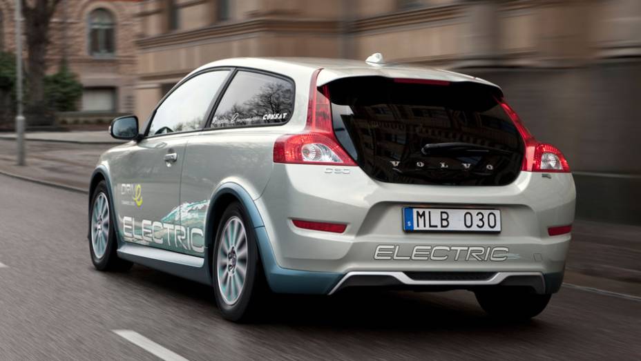 Hatch apresenta comportamento comum na hora de trafegar | <a href="https://gutenberg.quatrorodas.abril.com.br/carros/impressoes//volvo-c30-electric-viavel-dia-a-dia-729285.shtml" rel="migration">Leia mais</a>