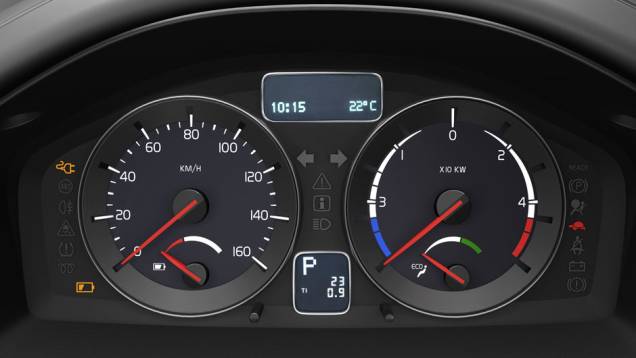 No interior, maior diferença do Volvo C30 Electric está no painel de instrumentos | <a href="https://gutenberg.quatrorodas.abril.com.br/carros/impressoes//volvo-c30-electric-viavel-dia-a-dia-729285.shtml" rel="migration">Leia mais</a> No interior, maior diferença do Volvo C30 Electric está no painel de instrumentos | <a href="https://gutenberg.quatrorodas.abril.com.br/carros/impressoes//volvo-c30-electric-viavel-dia-a-dia-729285.shtml" rel="migration">Leia mais</a>