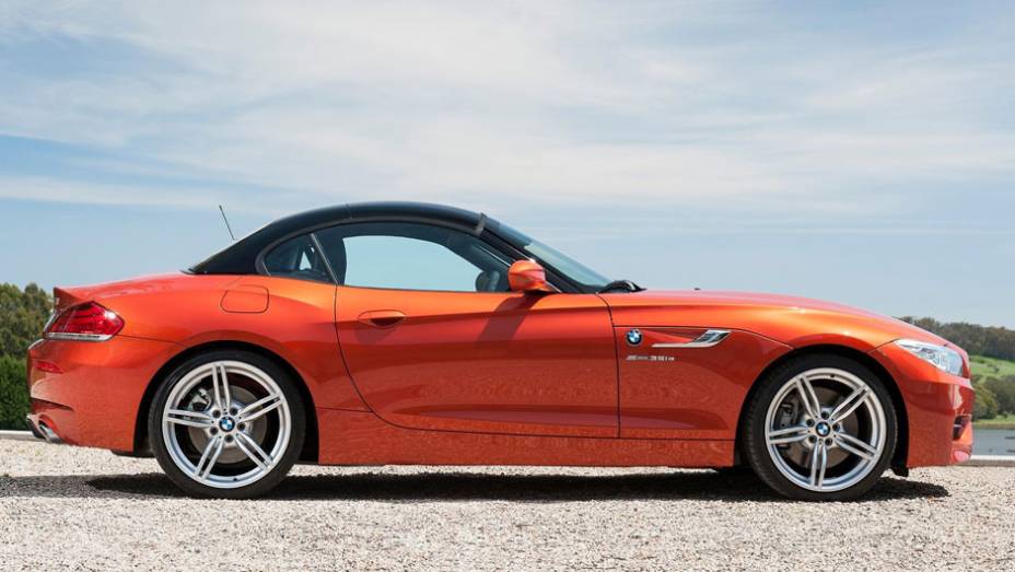 BMW Z4 Roadster 2014 | <a href="https://gutenberg.quatrorodas.abril.com.br/saloes/detroit/2013/bmw-z4-730389.shtml" rel="migration">Leia mais</a>