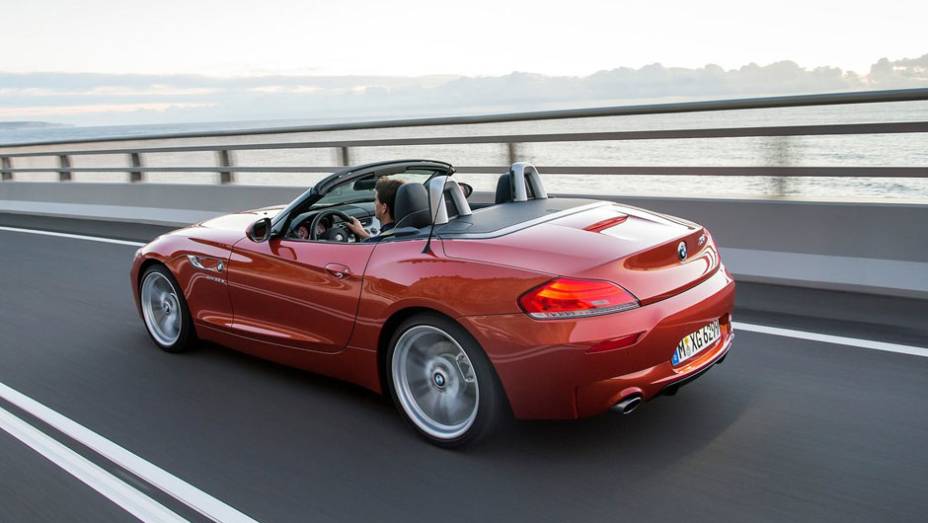 BMW Z4 Roadster 2014 | <a href="https://gutenberg.quatrorodas.abril.com.br/saloes/detroit/2013/bmw-z4-730389.shtml" rel="migration">Leia mais</a>