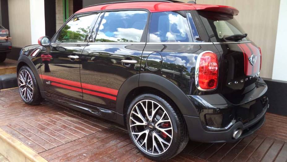 E a MINI mostra o Countryman preparado pela John Cooper Works | <a href="https://gutenberg.quatrorodas.abril.com.br/noticias/fabricantes/auto-premium-show-abre-portas-sp-760626.shtml" rel="migration">Leia mais</a>