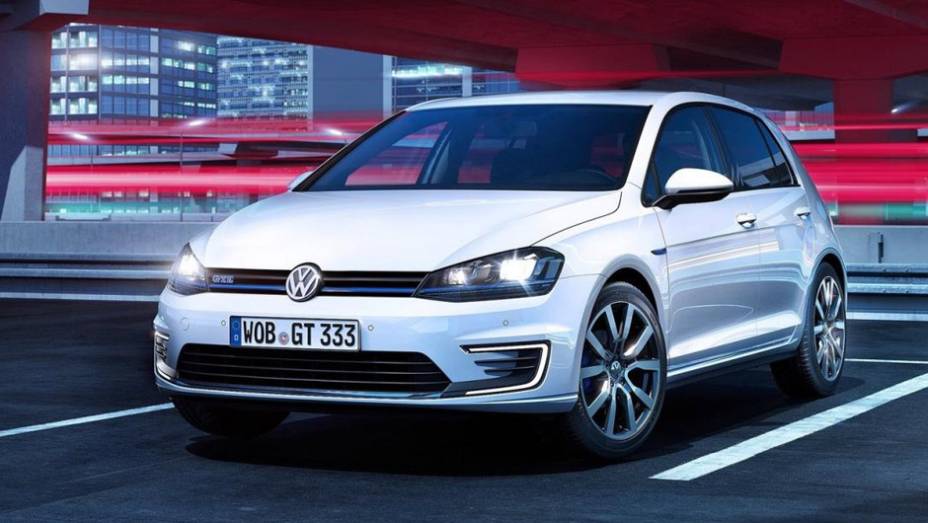 Visualmente, o desenho da grade e o logotipo são os únicos detalhes que entregam o GTE | <a href="https://gutenberg.quatrorodas.abril.com.br/noticias/saloes/genebra-2014/vw-golf-ganha-versao-hibrida-plug-in-774055.shtml" rel="migration">Leia mais</a>