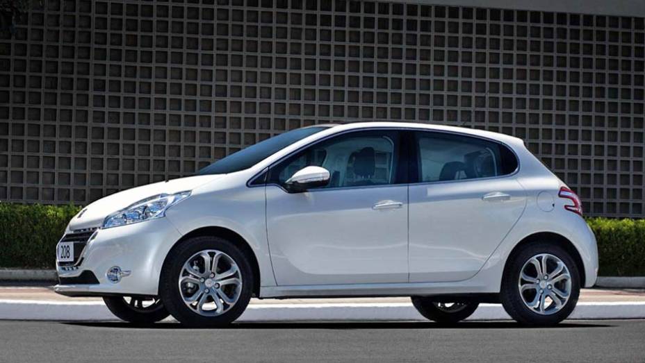 O design lembra o bem-sucedido 206, mas traz um toque de modernidade | <a href="https://gutenberg.quatrorodas.abril.com.br/carros/lancamentos/peugeot-208-736576.shtml" rel="migration">Leia mais</a>