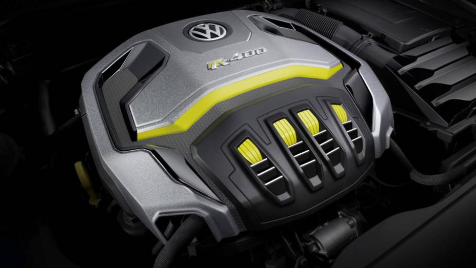 Empurrado pelo motor 2.0 turbo. | <a href="https://gutenberg.quatrorodas.abril.com.br/noticias/saloes/pequim-2014/vw-mostra-golf-r-400-pequim-780061.shtml" rel="migration">Leia mais</a>