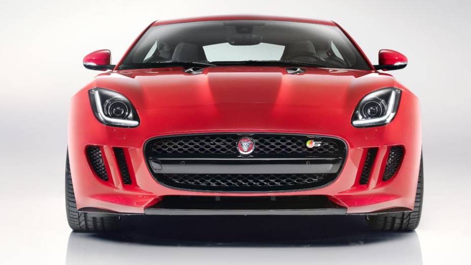 De frente ele até lembra seu parente sem teto... | <a href="https://gutenberg.quatrorodas.abril.com.br/noticias/saloes/los-angeles-2013/jaguar-revela-f-type-coupe-760708.shtml" rel="migration">Leia mais</a>