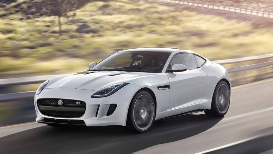 A frente agressiva combina com a carroceria esguia, praticamente sem soldas | <a href="https://gutenberg.quatrorodas.abril.com.br/noticias/saloes/los-angeles-2013/jaguar-revela-f-type-coupe-760708.shtml" rel="migration">Leia mais</a>