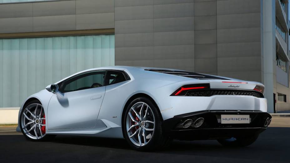 O torque máximo é de 57,1 mkgf | <a href="https://gutenberg.quatrorodas.abril.com.br/noticias/saloes/genebra-2014/lamborghini-revela-huracan-775441.shtml" rel="migration">Leia mais</a>