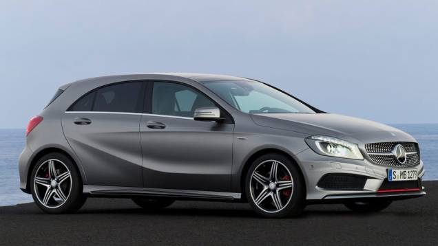 O vinco que percorre quase toda a lateral chama muita atenção | <a href="https://gutenberg.quatrorodas.abril.com.br/saloes/genebra/2012/mercedes-benz-classe-678631.shtml" rel="migration">Leia mais</a> O vinco que percorre quase toda a lateral chama muita atenção | <a href="https://gutenberg.quatrorodas.abril.com.br/saloes/genebra/2012/mercedes-benz-classe-678631.shtml" rel="migration">Leia mais</a>