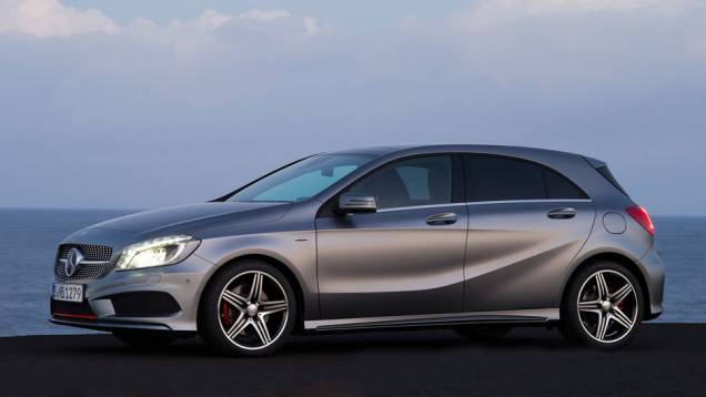 O pacote da AMG deixa o Classe A com ar ainda mais esportivo | <a href="https://gutenberg.quatrorodas.abril.com.br/saloes/genebra/2012/mercedes-benz-classe-678631.shtml" rel="migration">Leia mais</a> O pacote da AMG deixa o Classe A com ar ainda mais esportivo | <a href="https://gutenberg.quatrorodas.abril.com.br/saloes/genebra/2012/mercedes-benz-classe-678631.shtml" rel="migration">Leia mais</a>