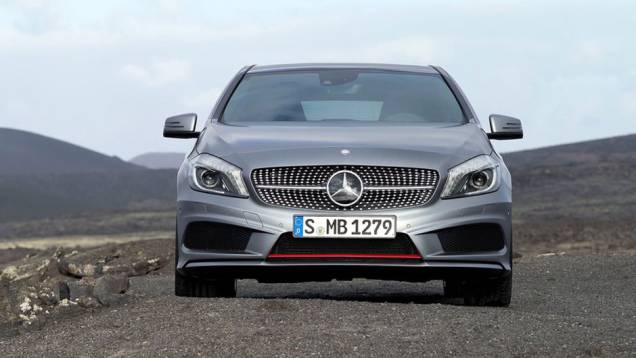 A grade frontal não esconde a inspiração no superesportivo SLS AMG | <a href="https://gutenberg.quatrorodas.abril.com.br/saloes/genebra/2012/mercedes-benz-classe-678631.shtml" rel="migration">Leia mais</a> A grade frontal não esconde a inspiração no superesportivo SLS AMG | <a href="https://gutenberg.quatrorodas.abril.com.br/saloes/genebra/2012/mercedes-benz-classe-678631.shtml" rel="migration">Leia mais</a>