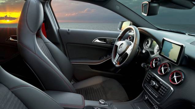 Bancos esportivos e volante com base achatada: nem parece que estamos dentro de um Classe A | <a href="https://gutenberg.quatrorodas.abril.com.br/saloes/genebra/2012/mercedes-benz-classe-678631.shtml" rel="migration">Leia mais</a> Bancos esportivos e volante com base achatada: nem parece que estamos dentro de um Classe A | <a href="https://gutenberg.quatrorodas.abril.com.br/saloes/genebra/2012/mercedes-benz-classe-678631.shtml" rel="migration">Leia mais</a>